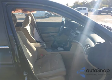 2011 Honda Accord 2.4 Lx z USA, uszkodzony, nr VIN 1HGCP2F39BA028688